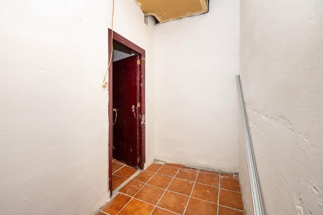 Kommersiell til salgs i Centro, Granada by - € 57 000 (Ref: 10155479)