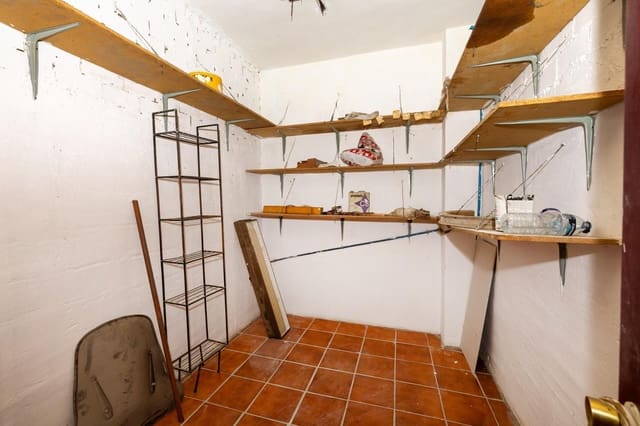 Kommersiell til salgs i Centro, Granada by - € 57 000 (Ref: 10155479)