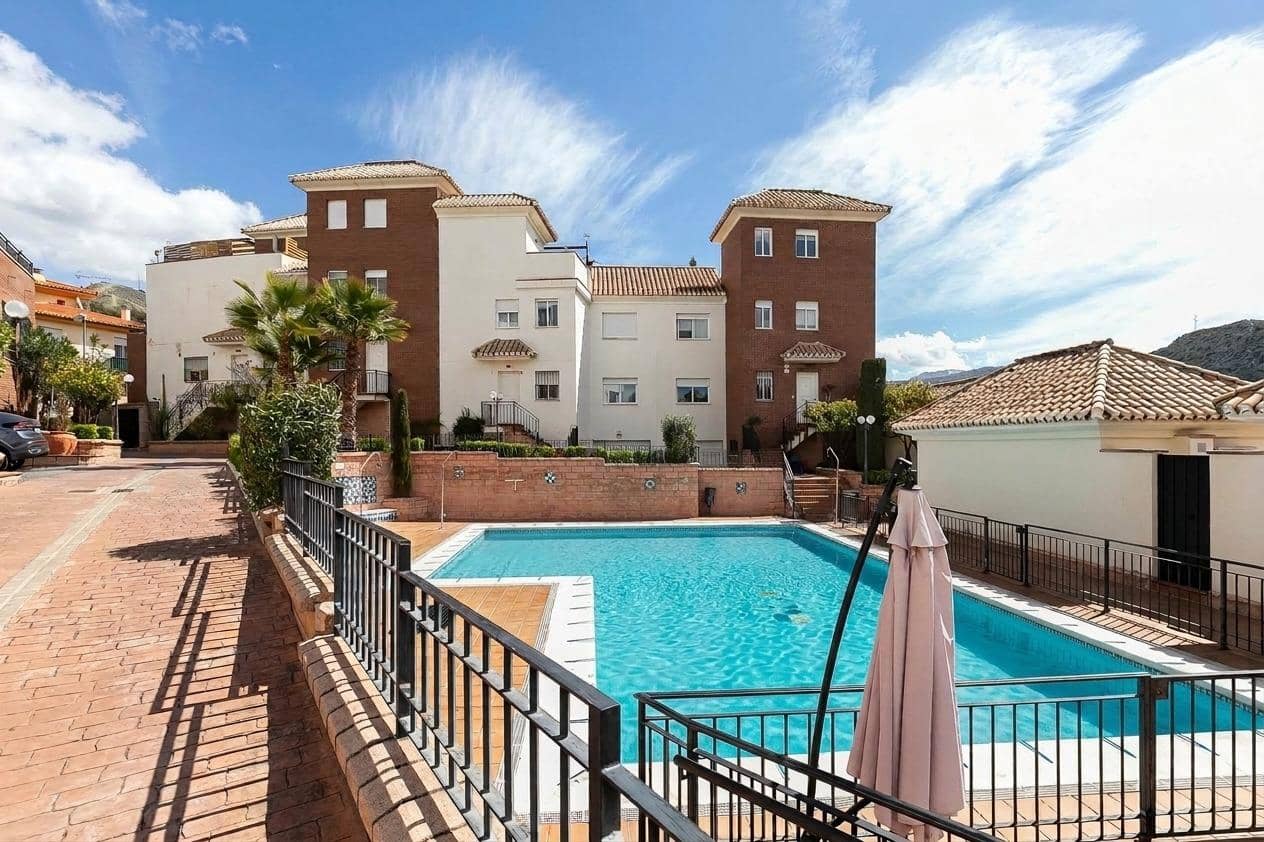 3 quarto Moradia em Banda para venda em Granada cidade com piscina garagem - 450 000 € (Ref: 10155481)