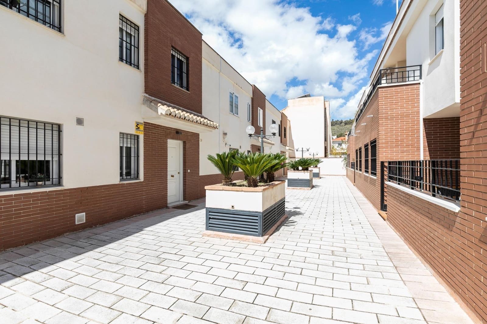 3 quarto Moradia em Banda para venda em Granada cidade com piscina garagem - 450 000 € (Ref: 10155481)