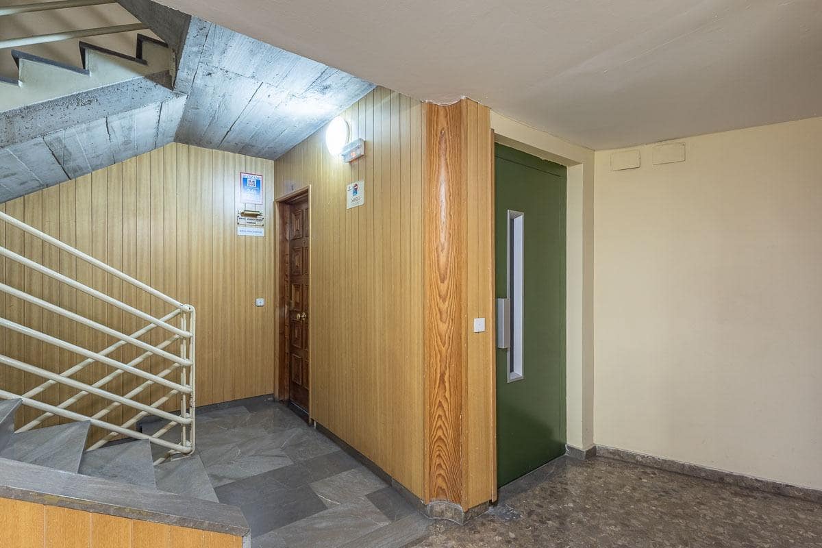 Kommersiell til salgs i Granada by - € 445 000 (Ref: 10155483)