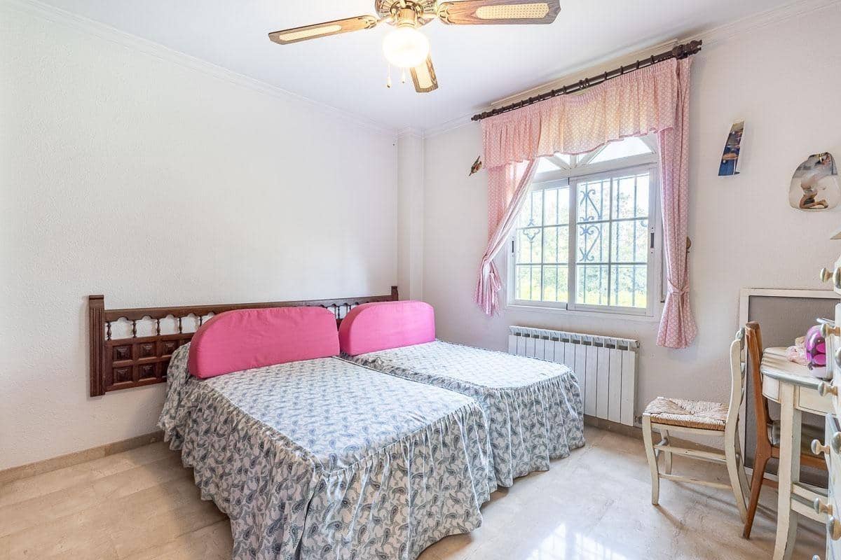 5 soverom Villa til salgs i Ogijares med svømmebasseng garasje - € 550 000 (Ref: 10155485)