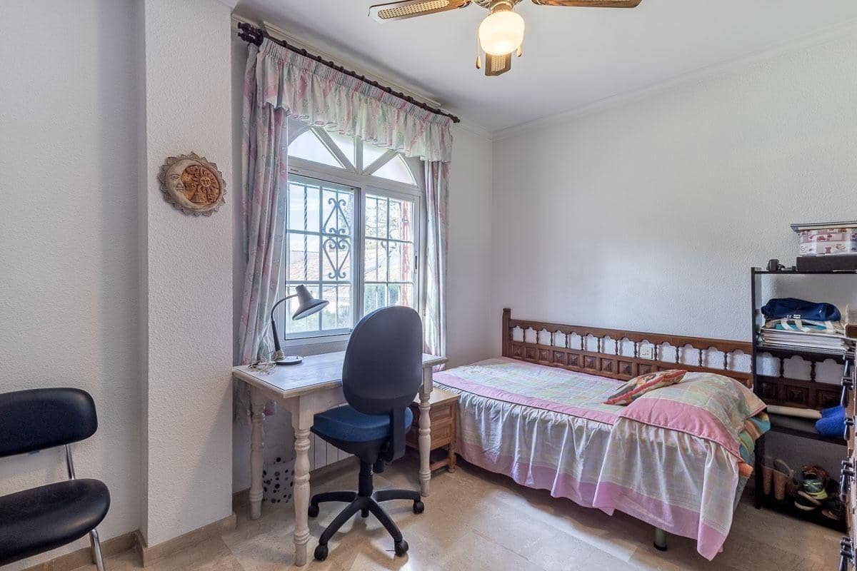 5 soverom Villa til salgs i Ogijares med svømmebasseng garasje - € 550 000 (Ref: 10155485)