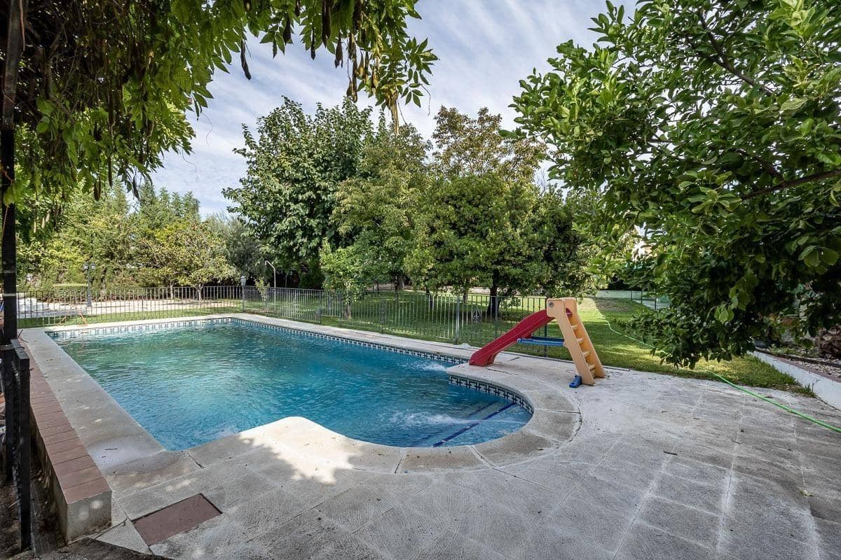5 soverom Villa til salgs i Ogijares med svømmebasseng garasje - € 550 000 (Ref: 10155485)