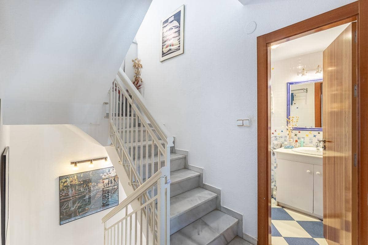 Chalet de 5 habitaciones en La Zubia en venta con piscina garaje - 399.000 € (Ref: 10157873)
