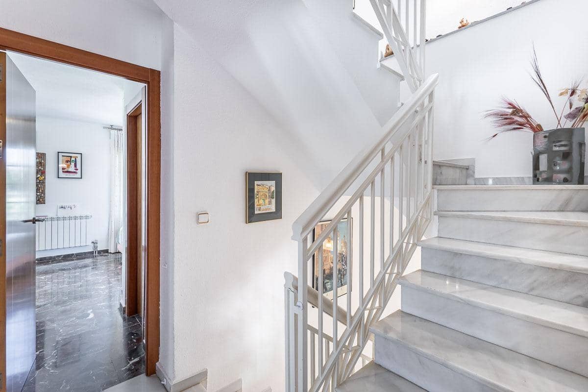 Chalet de 5 habitaciones en La Zubia en venta con piscina garaje - 399.000 € (Ref: 10157873)