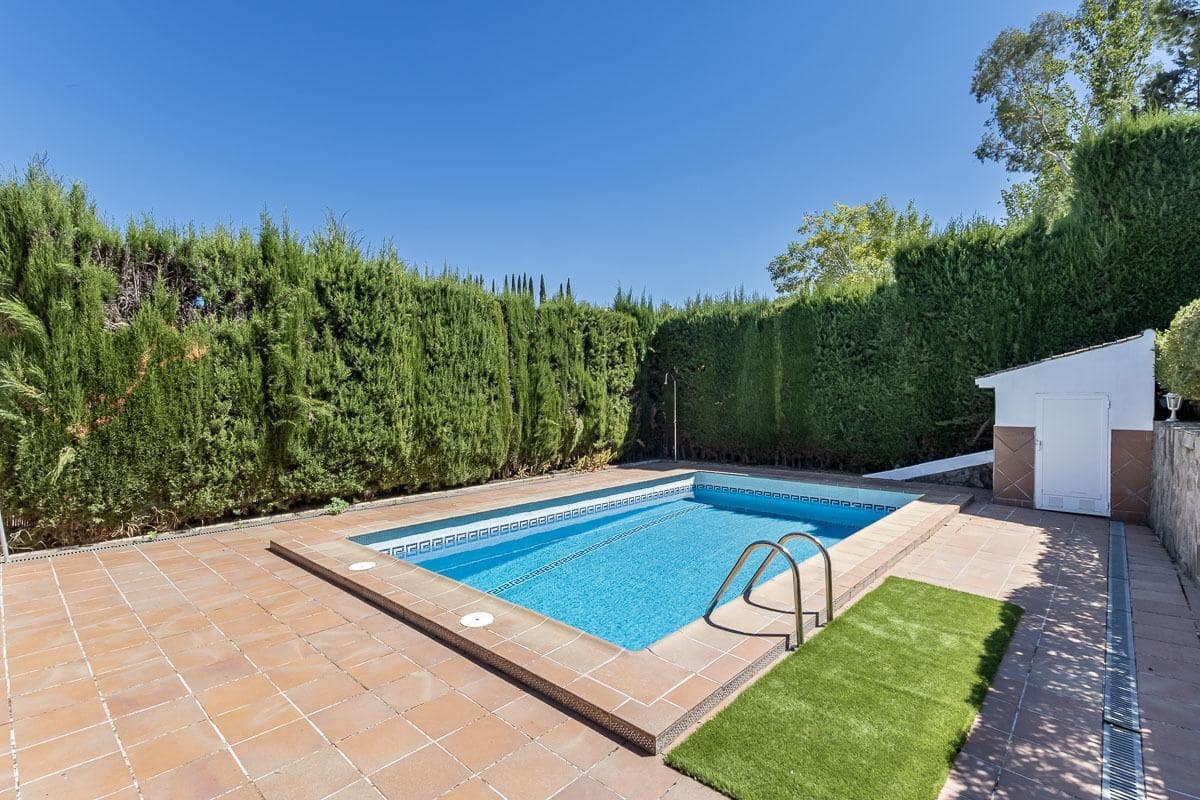 Chalet de 5 habitaciones en La Zubia en venta con piscina garaje - 399.000 € (Ref: 10157873)