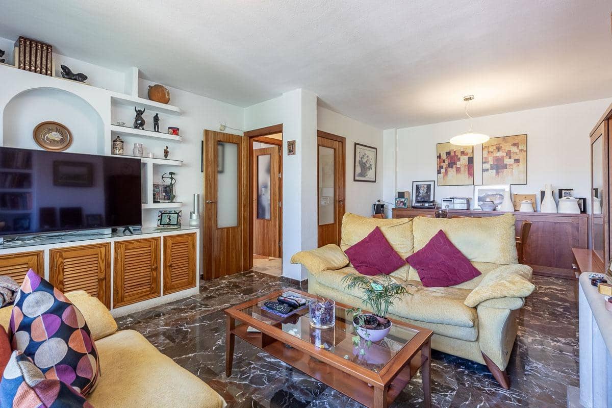 Chalet de 5 habitaciones en La Zubia en venta con piscina garaje - 399.000 € (Ref: 10157873)