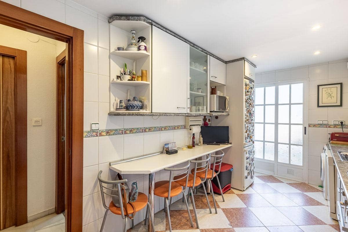 Chalet de 5 habitaciones en La Zubia en venta con piscina garaje - 399.000 € (Ref: 10157873)
