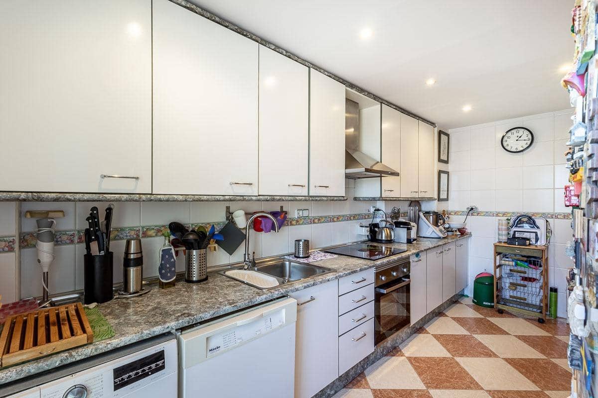 Chalet de 5 habitaciones en La Zubia en venta con piscina garaje - 399.000 € (Ref: 10157873)