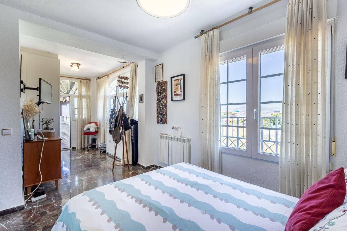 Chalet de 5 habitaciones en La Zubia en venta con piscina garaje - 399.000 € (Ref: 10157873)