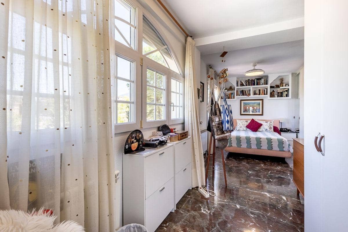 Chalet de 5 habitaciones en La Zubia en venta con piscina garaje - 399.000 € (Ref: 10157873)