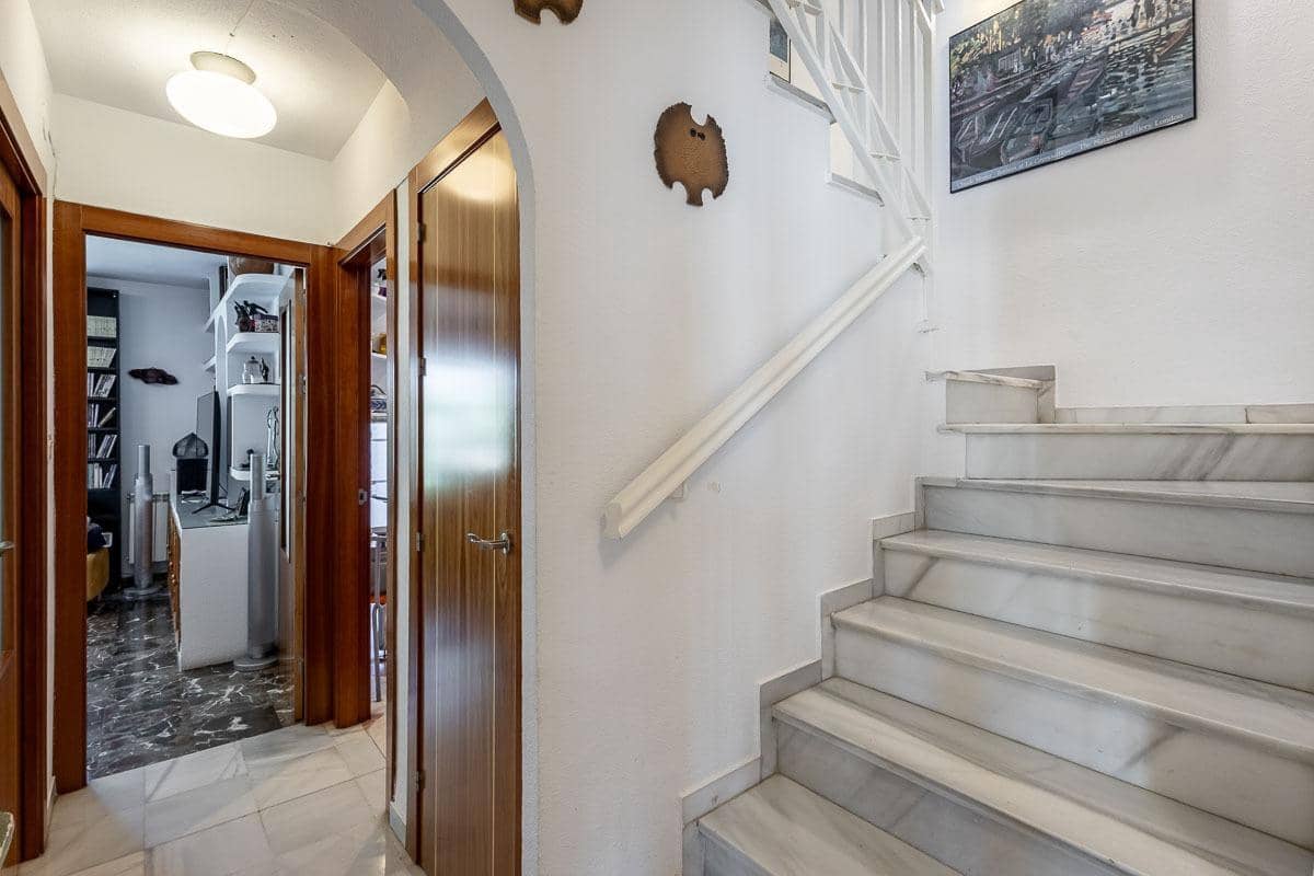 Chalet de 5 habitaciones en La Zubia en venta con piscina garaje - 399.000 € (Ref: 10157873)