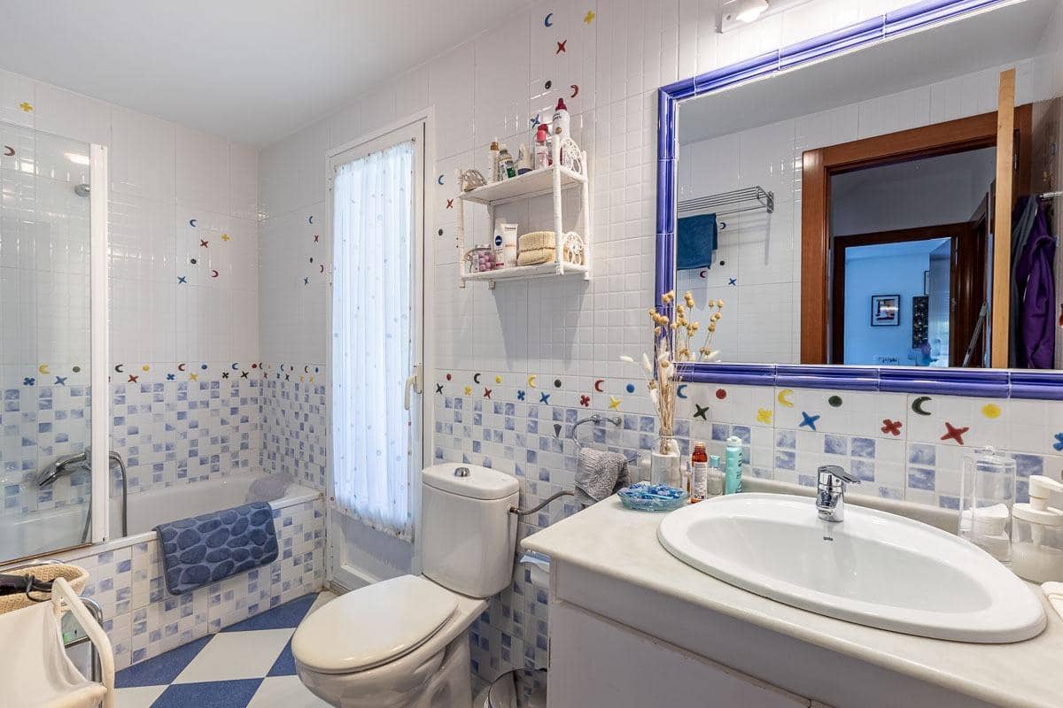 Chalet de 5 habitaciones en La Zubia en venta con piscina garaje - 399.000 € (Ref: 10157873)