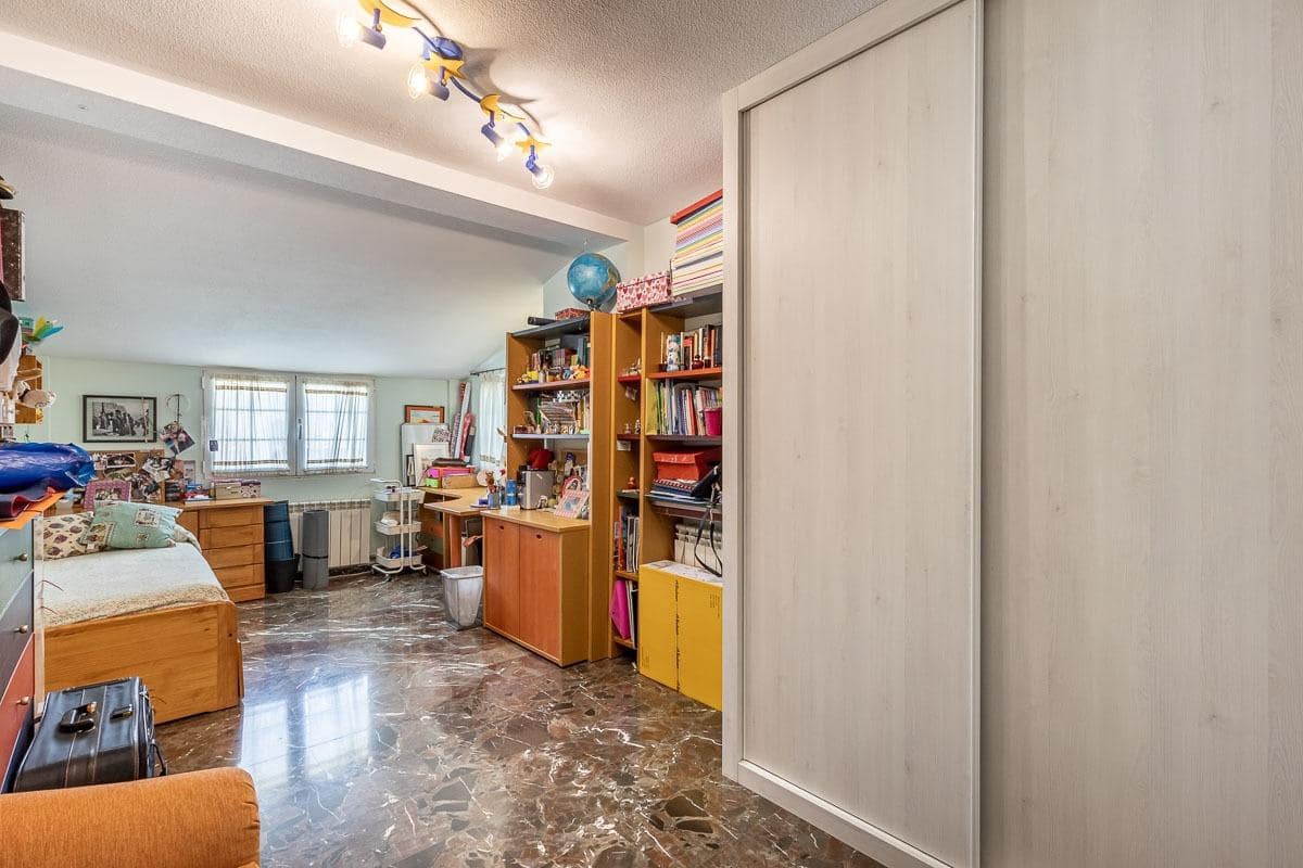 Chalet de 5 habitaciones en La Zubia en venta con piscina garaje - 399.000 € (Ref: 10157873)