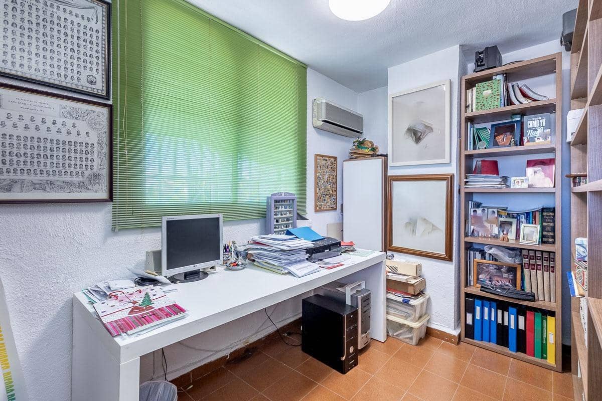 Chalet de 5 habitaciones en La Zubia en venta con piscina garaje - 399.000 € (Ref: 10157873)