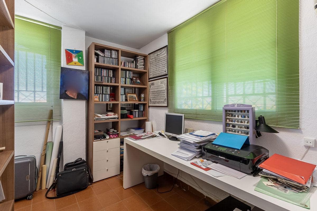 Chalet de 5 habitaciones en La Zubia en venta con piscina garaje - 399.000 € (Ref: 10157873)