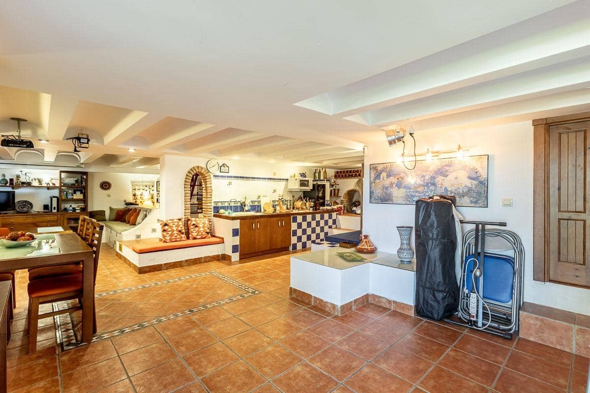 Chalet de 5 habitaciones en La Zubia en venta con piscina garaje - 399.000 € (Ref: 10157873)