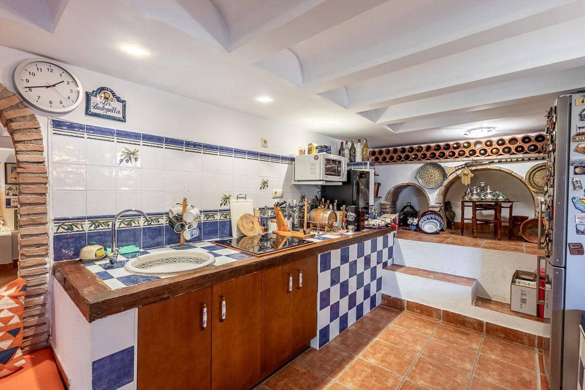 Chalet de 5 habitaciones en La Zubia en venta con piscina garaje - 399.000 € (Ref: 10157873)
