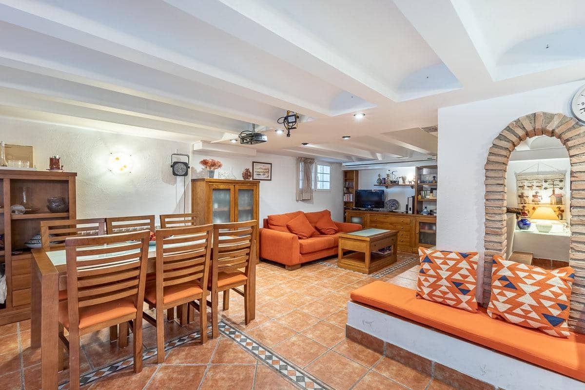 Chalet de 5 habitaciones en La Zubia en venta con piscina garaje - 399.000 € (Ref: 10157873)