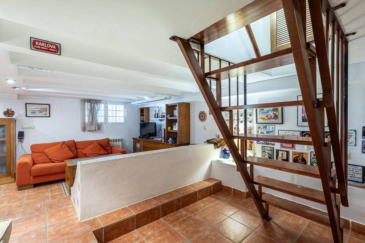 Chalet de 5 habitaciones en La Zubia en venta con piscina garaje - 399.000 € (Ref: 10157873)