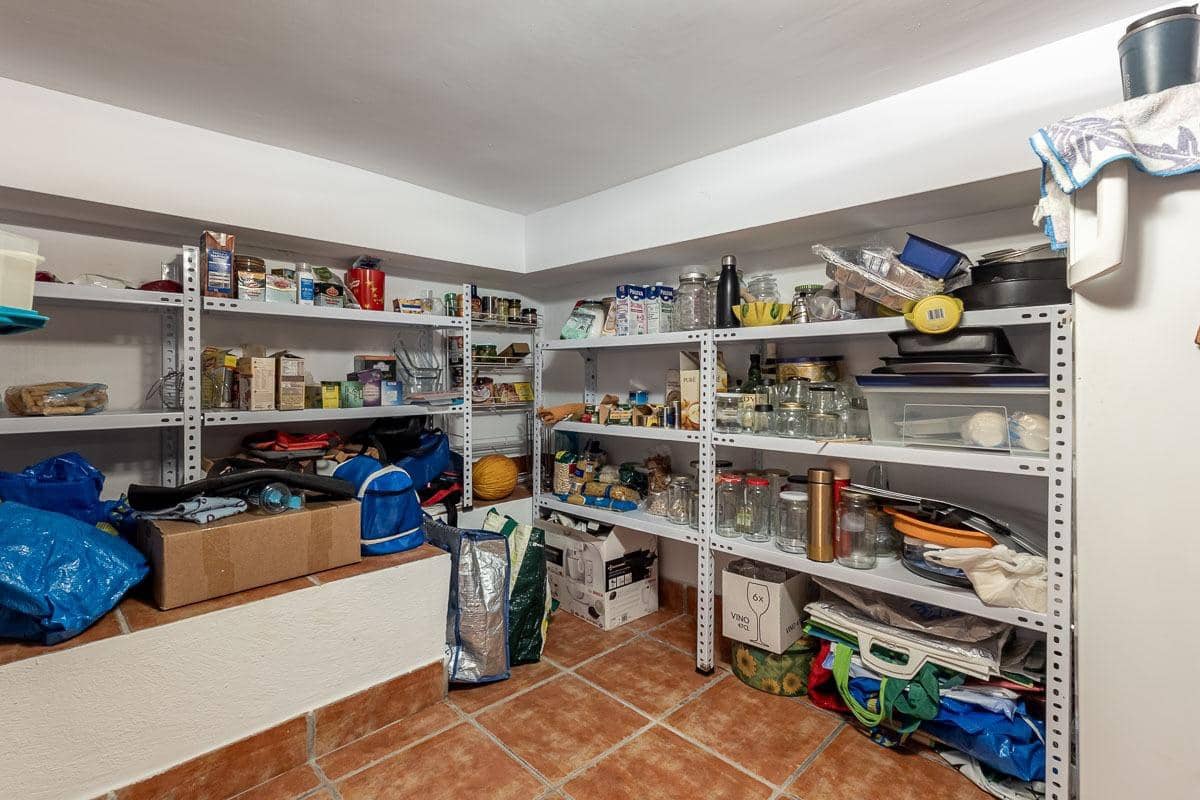 Chalet de 5 habitaciones en La Zubia en venta con piscina garaje - 399.000 € (Ref: 10157873)