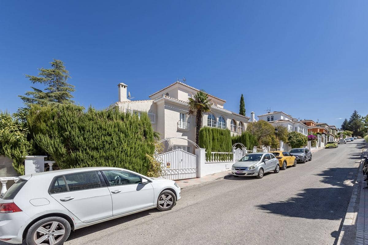 Chalet de 5 habitaciones en La Zubia en venta con piscina garaje - 399.000 € (Ref: 10157873)