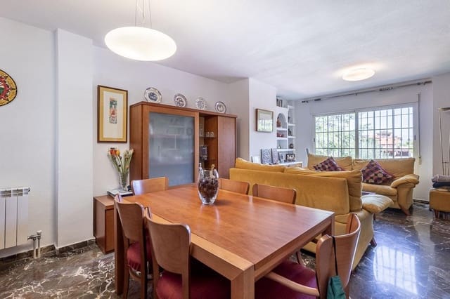 5 soveværelse Villa til salg i La Zubia med swimmingpool garage - € 399.000 (Ref: 10157873)