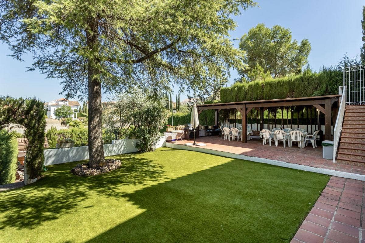 Chalet de 5 habitaciones en La Zubia en venta con piscina garaje - 399.000 € (Ref: 10157873)