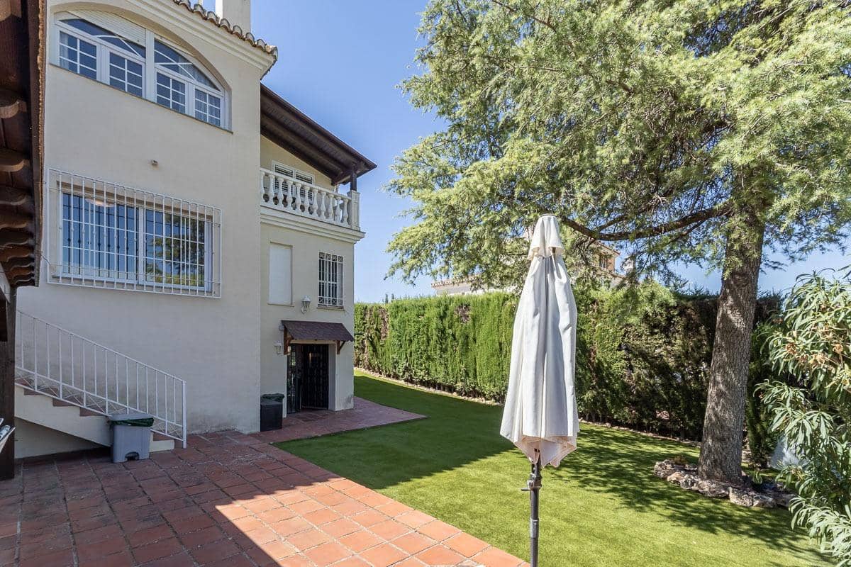 Chalet de 5 habitaciones en La Zubia en venta con piscina garaje - 399.000 € (Ref: 10157873)