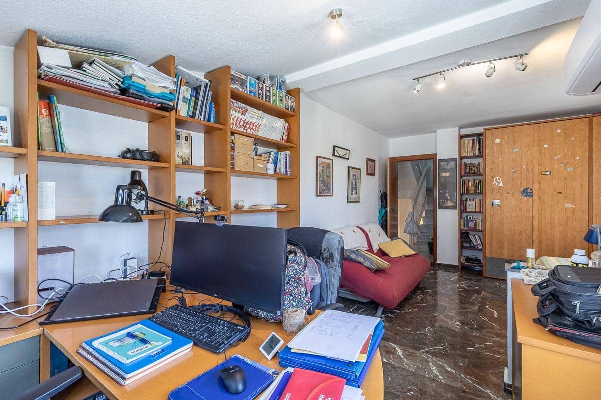 Chalet de 5 habitaciones en La Zubia en venta con piscina garaje - 399.000 € (Ref: 10157873)
