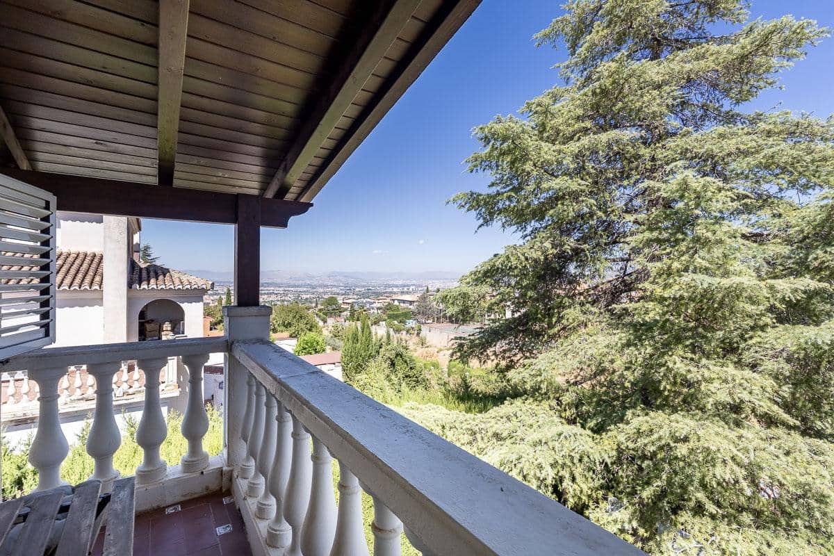 Chalet de 5 habitaciones en La Zubia en venta con piscina garaje - 399.000 € (Ref: 10157873)