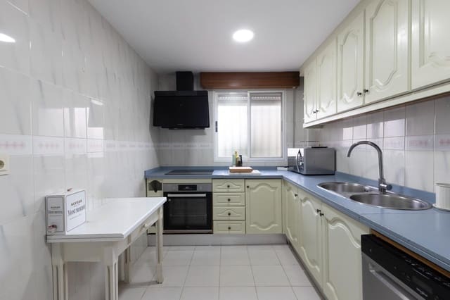 4 soveværelse Villa til salg i La Zubia med swimmingpool - € 279.000 (Ref: 10159641)