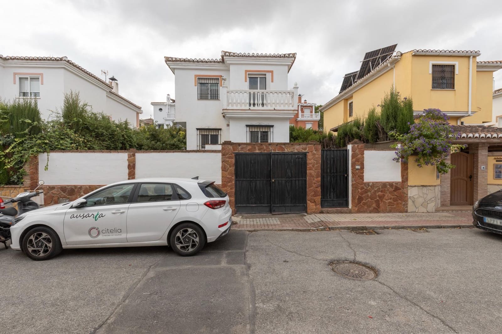 4 bedroom Villa for sale in La Zubia with pool - € 279,000 (Ref: 10159641)