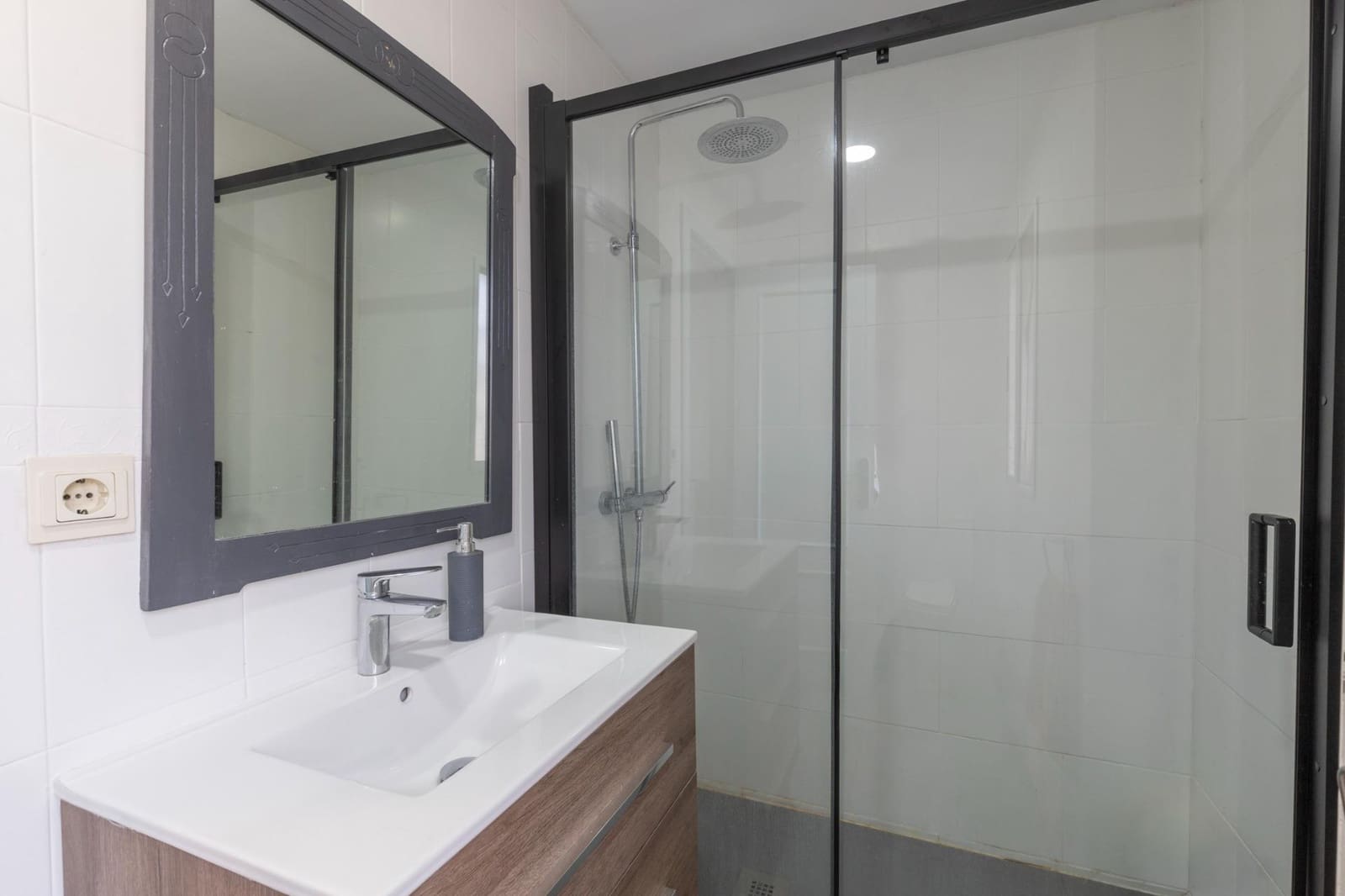 4 bedroom Villa for sale in La Zubia with pool - € 279,000 (Ref: 10159641)