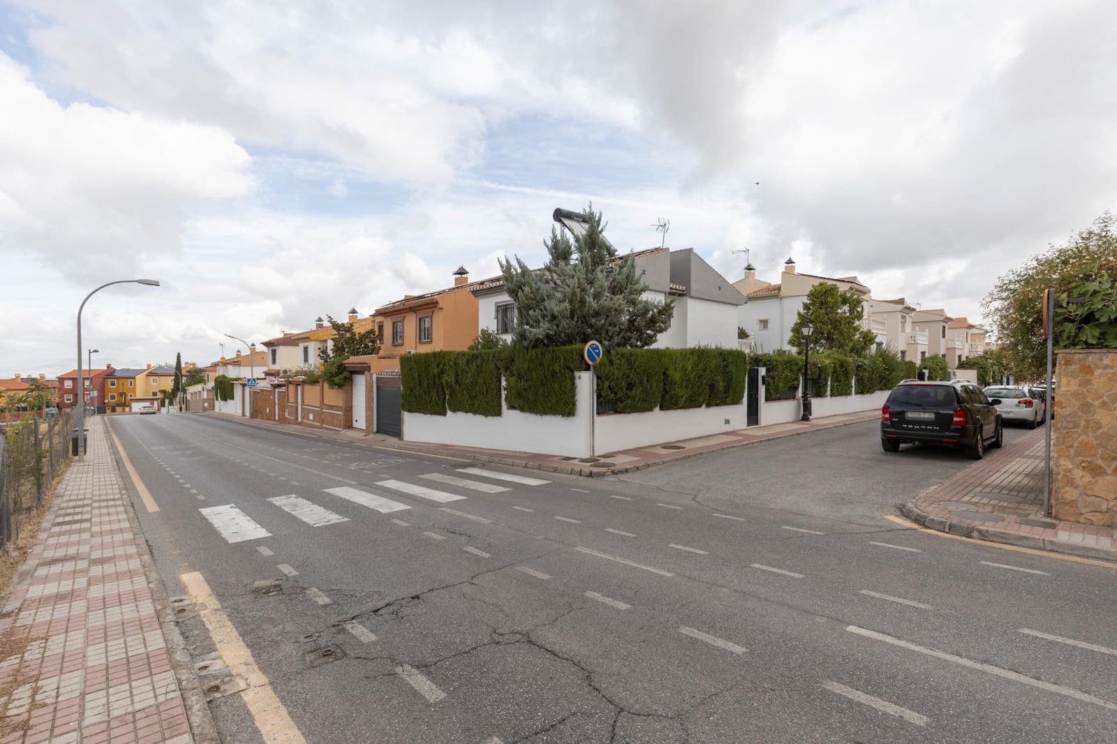 4 bedroom Villa for sale in La Zubia with pool - € 279,000 (Ref: 10159641)