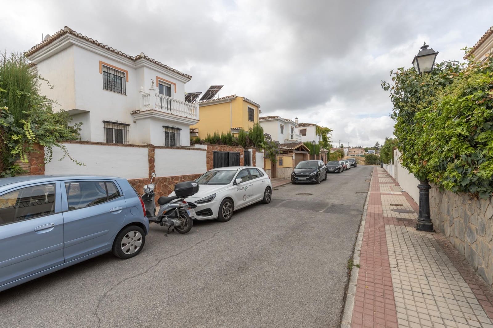 4 bedroom Villa for sale in La Zubia with pool - € 279,000 (Ref: 10159641)