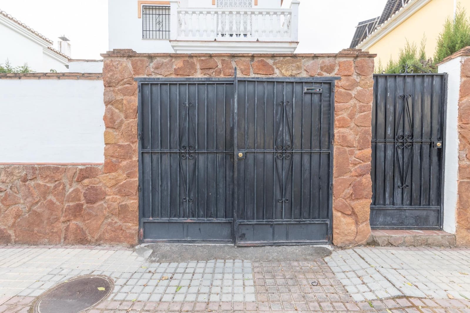 4 bedroom Villa for sale in La Zubia with pool - € 279,000 (Ref: 10159641)