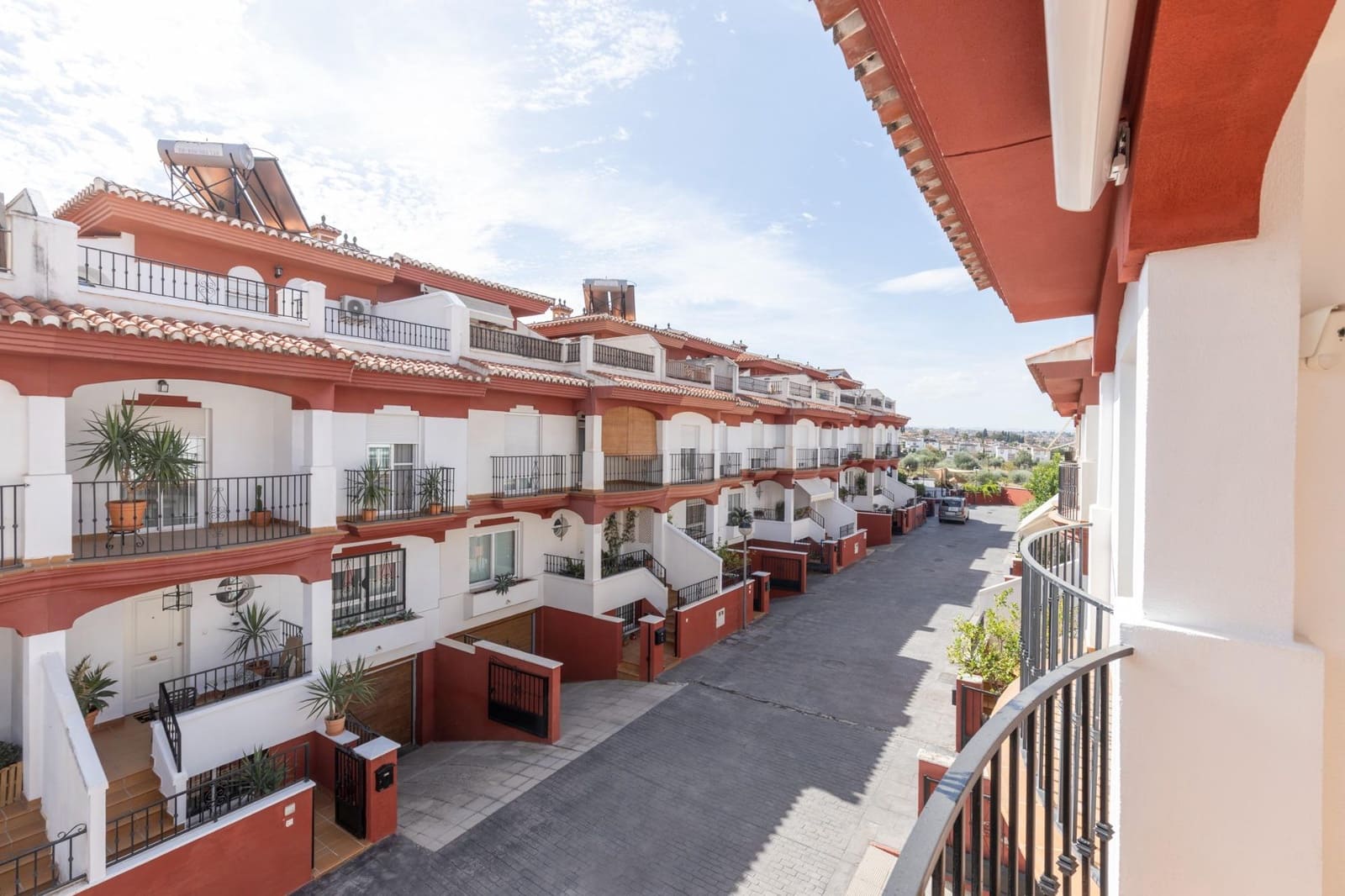 4 slaapkamer Rijtjeshuis te koop in Cajar met zwembad garage - € 295.000 (Ref: 10159642)