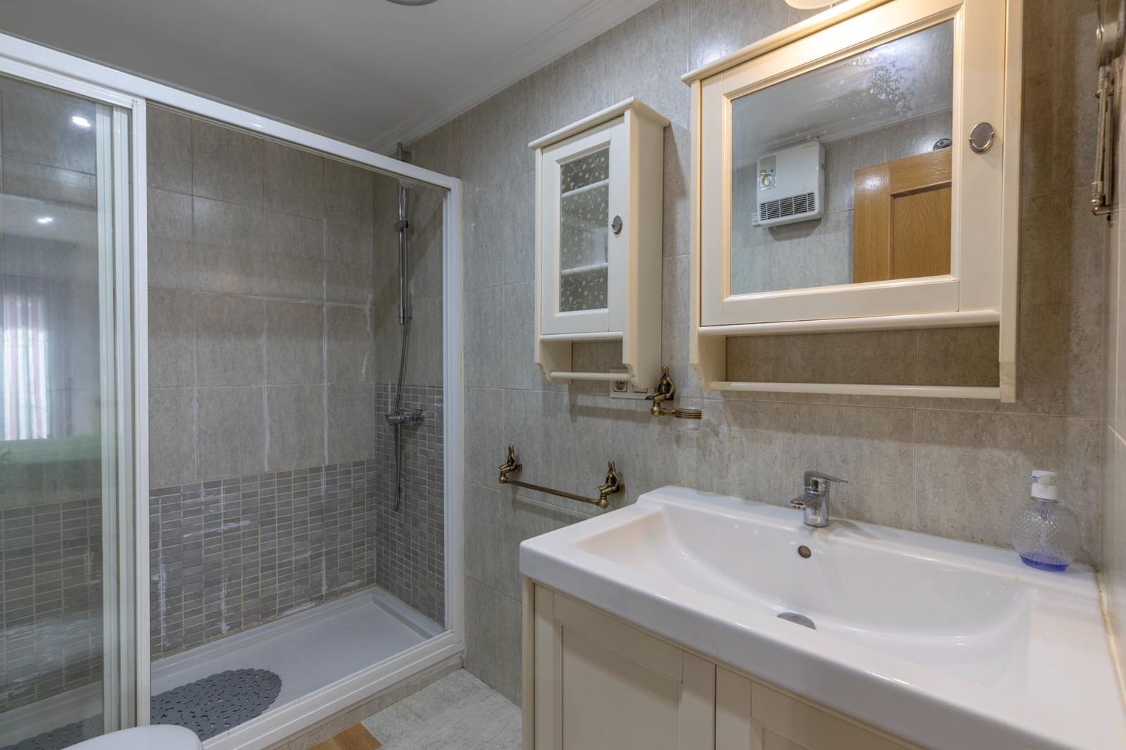 4 slaapkamer Rijtjeshuis te koop in Cajar met zwembad garage - € 295.000 (Ref: 10159642)