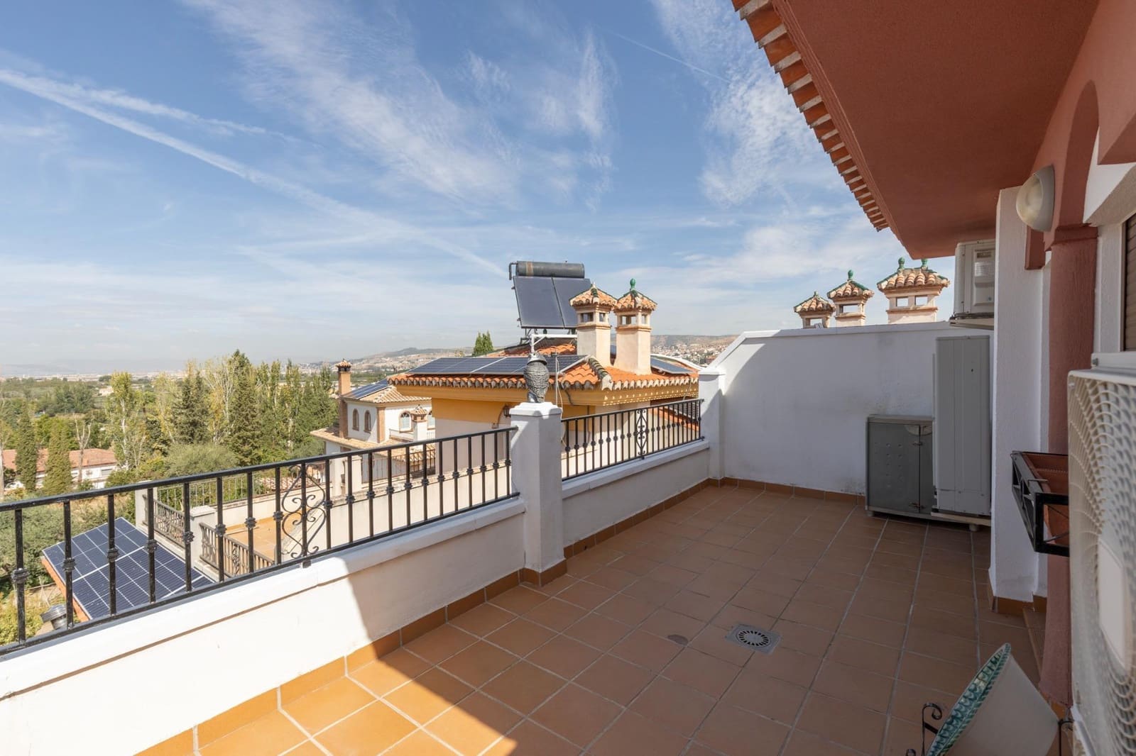 4 slaapkamer Rijtjeshuis te koop in Cajar met zwembad garage - € 295.000 (Ref: 10159642)