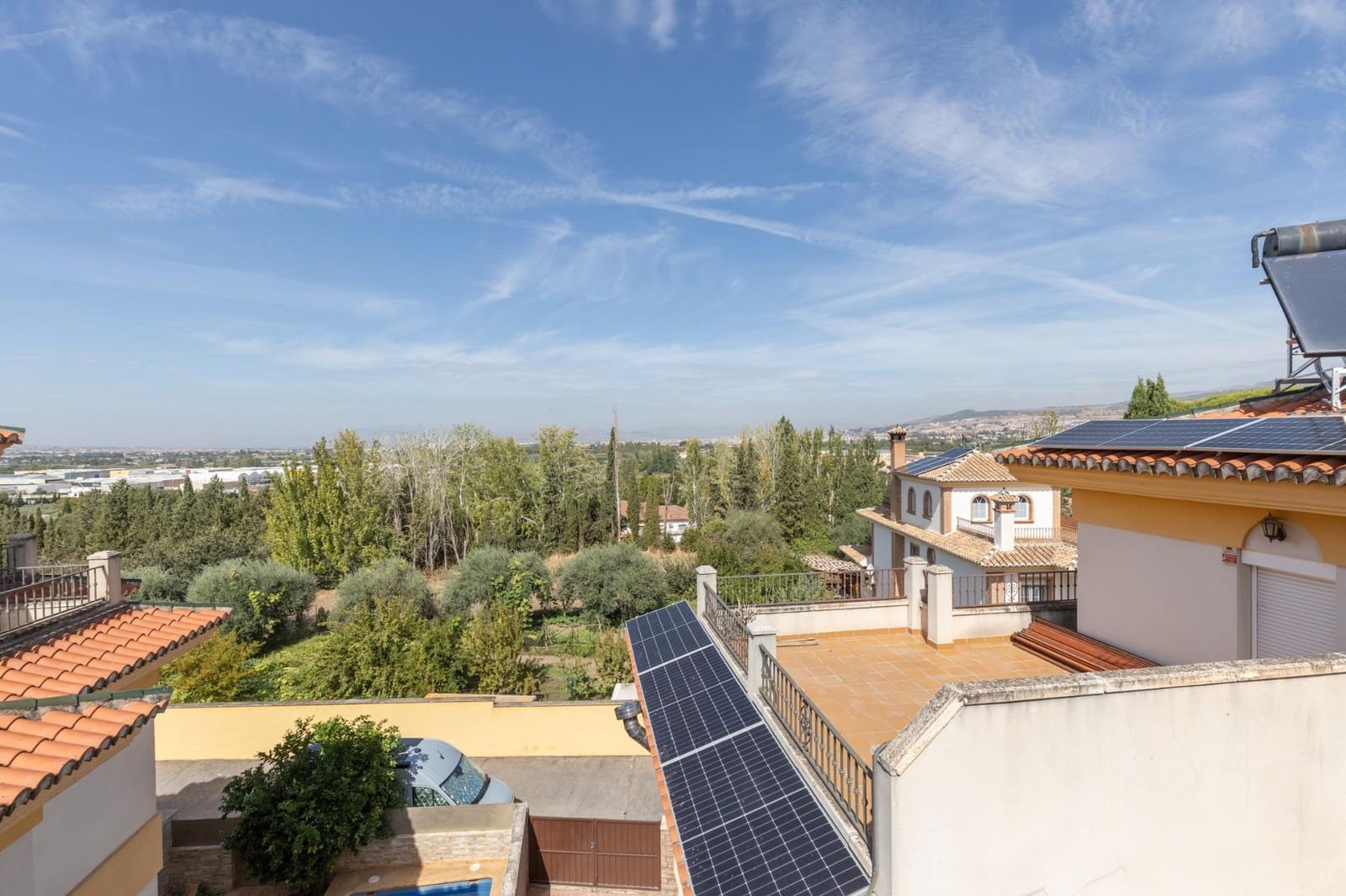 4 slaapkamer Rijtjeshuis te koop in Cajar met zwembad garage - € 295.000 (Ref: 10159642)