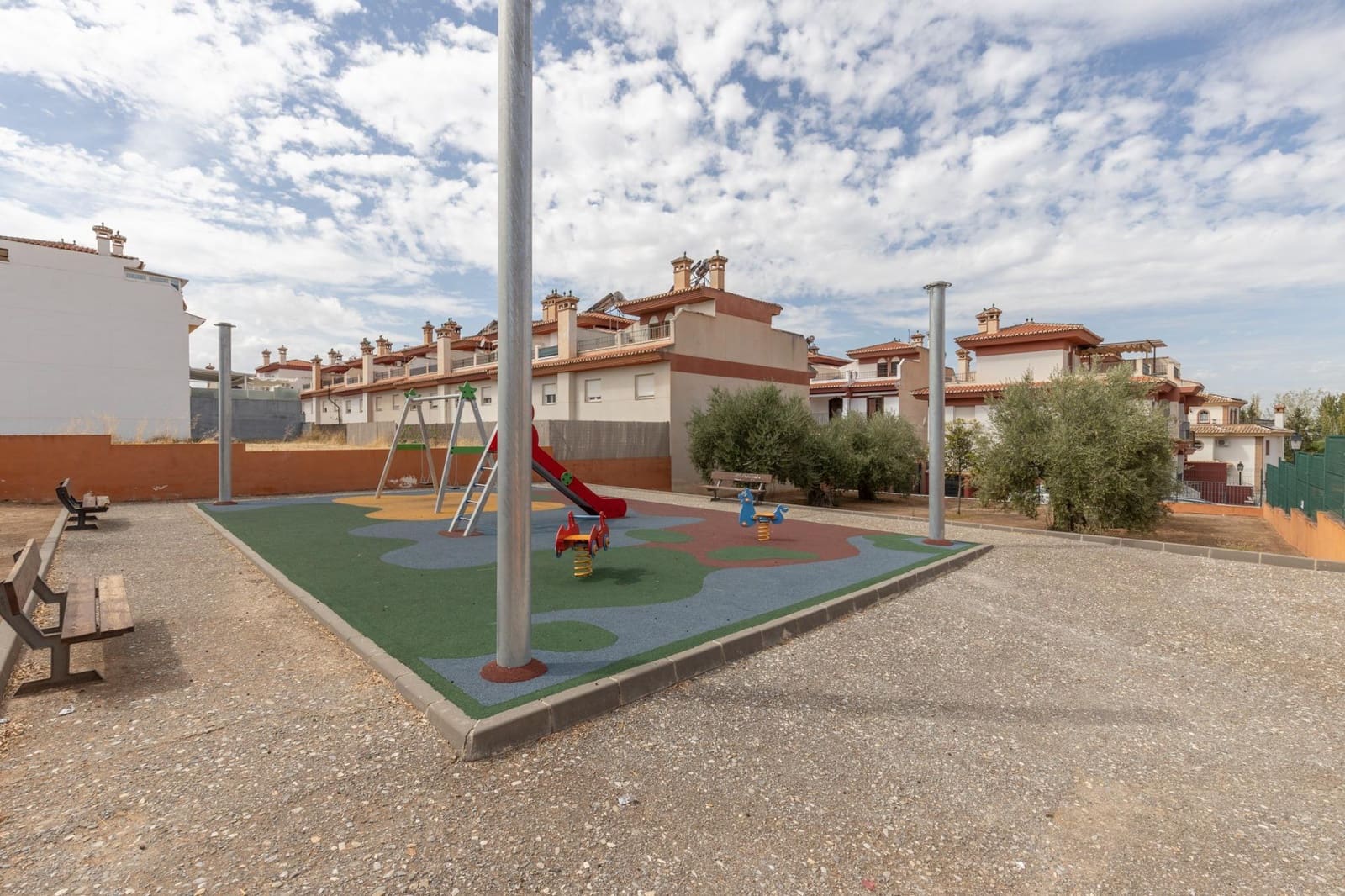 4 slaapkamer Rijtjeshuis te koop in Cajar met zwembad garage - € 295.000 (Ref: 10159642)