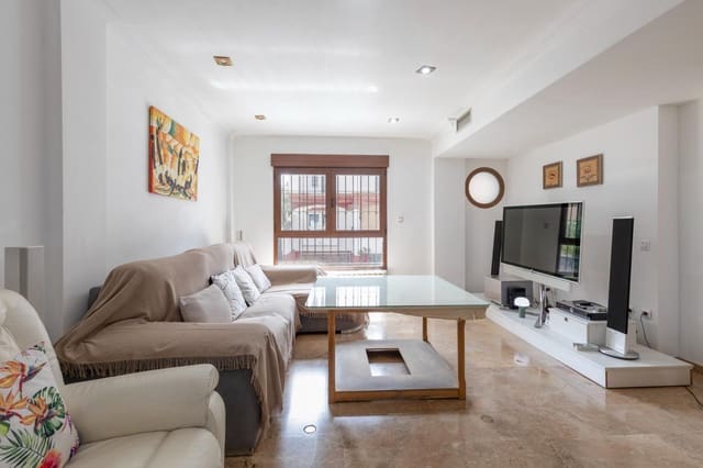 4 slaapkamer Rijtjeshuis te koop in Cájar met zwembad garage - € 295.000 (Ref: 10159642)