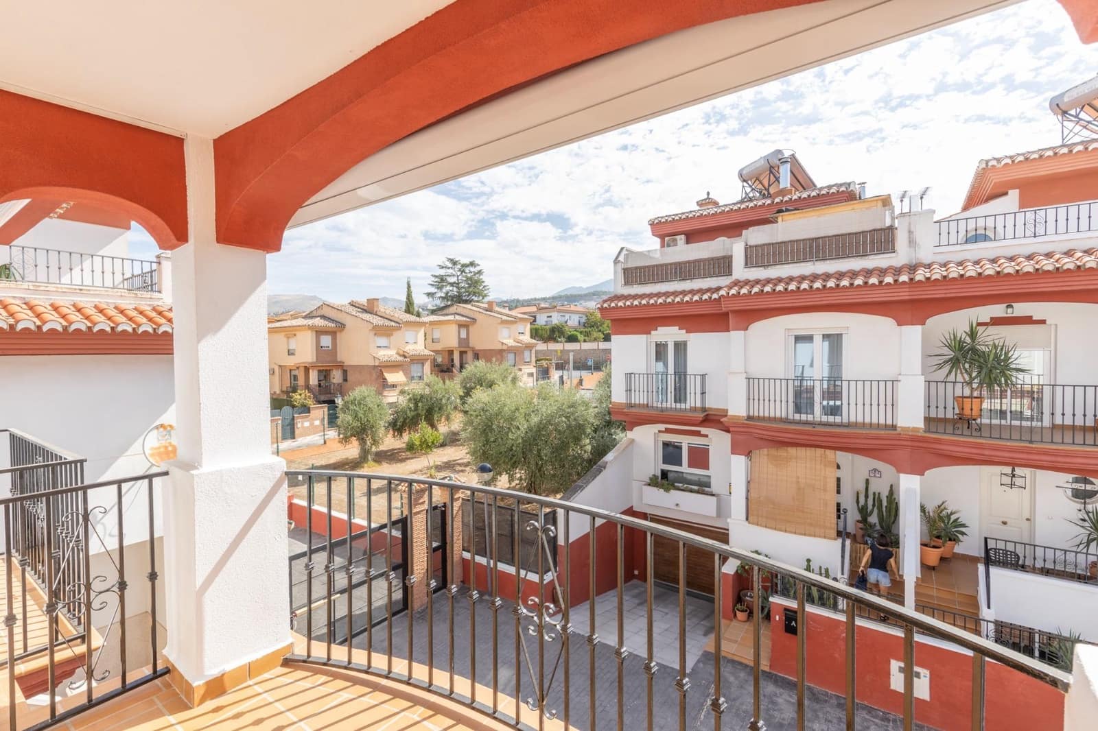 4 slaapkamer Rijtjeshuis te koop in Cajar met zwembad garage - € 295.000 (Ref: 10159642)