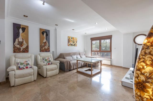 4 slaapkamer Rijtjeshuis te koop in Cájar met zwembad garage - € 295.000 (Ref: 10159642)