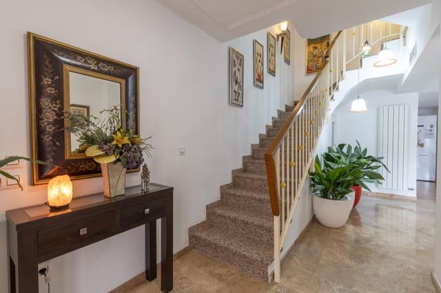 4 slaapkamer Rijtjeshuis te koop in Cájar met zwembad garage - € 295.000 (Ref: 10159642)