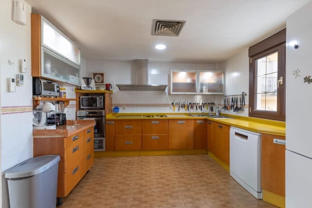 4 slaapkamer Rijtjeshuis te koop in Cájar met zwembad garage - € 295.000 (Ref: 10159642)