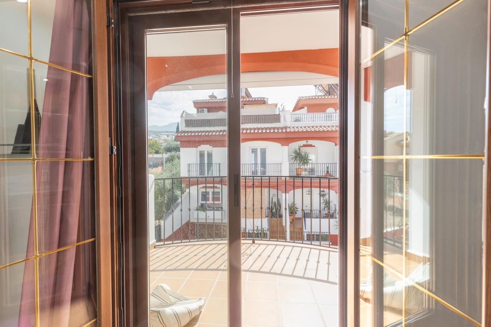 4 slaapkamer Rijtjeshuis te koop in Cajar met zwembad garage - € 295.000 (Ref: 10159642)