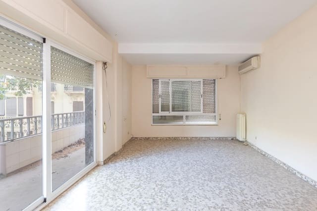 4 makuuhuone Asunto myytävänä paikassa Centro, Granada kaupunki mukana 
autotalli - 485 000 € (Ref: 10159643)